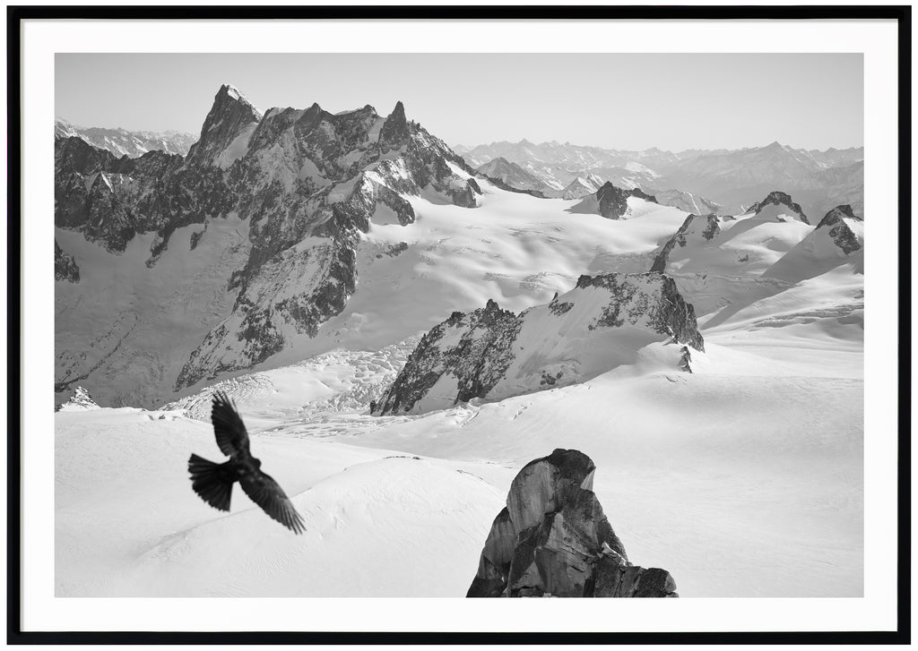 svart-vitt fotografi utöver de franska alperna. Svart ram