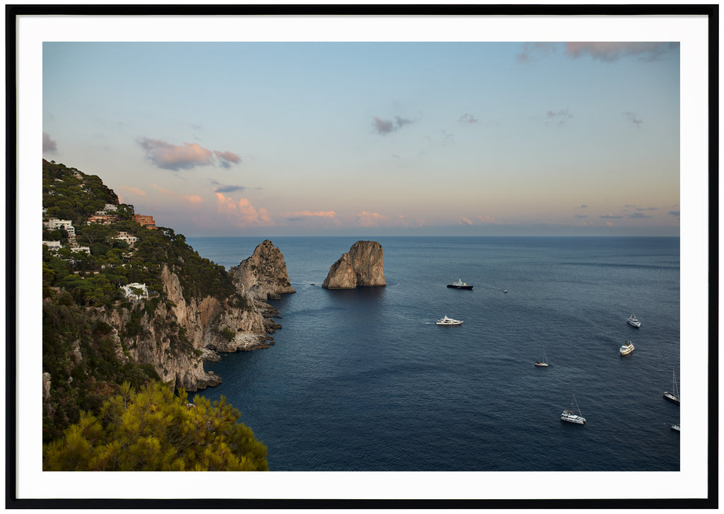 Vy utöver italienska halvön Capri. Svart ram