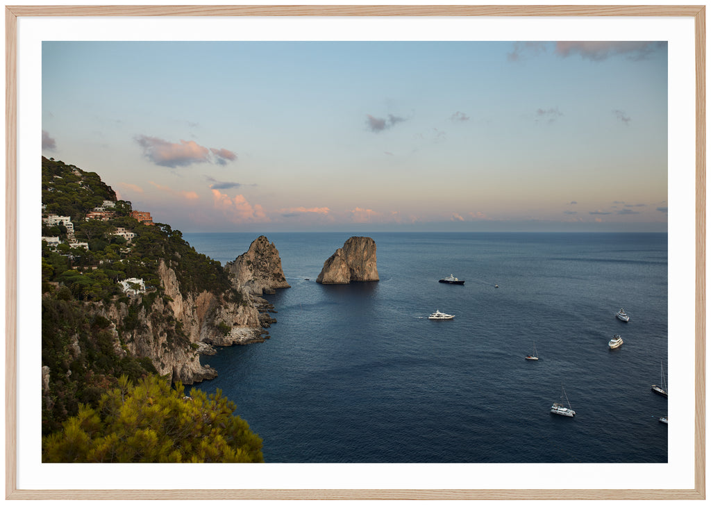 Vy utöver italienska halvön Capri. Ekram