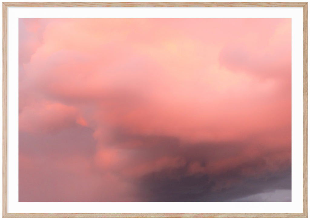 Poster av rosa och lila moln. Liggande format. Ekram.