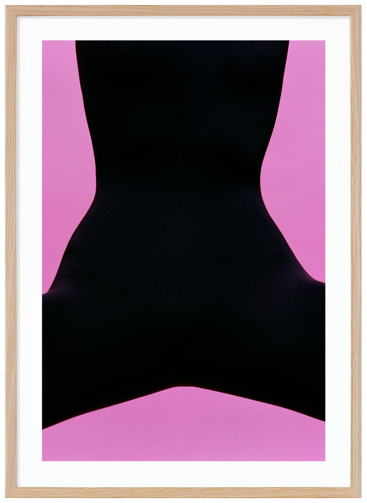 Poster med halv abstrakt svart motiv. Rosa bakgrund. Ekram.